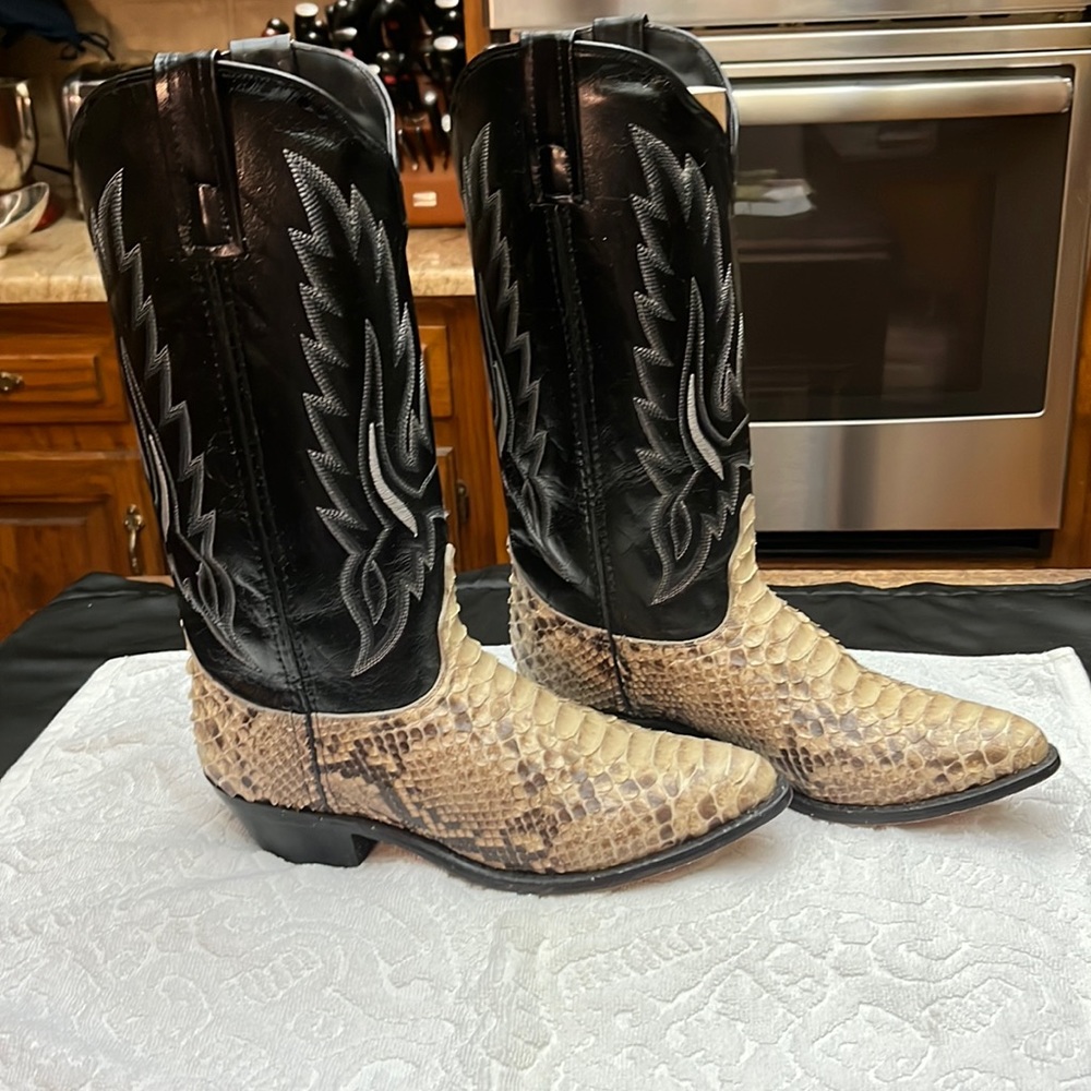 Laredo Western Cowgirl Boots.  Size 9M.  Black, Cream, Taupe, Grey.’